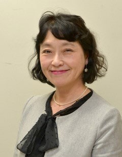 束村博子氏
